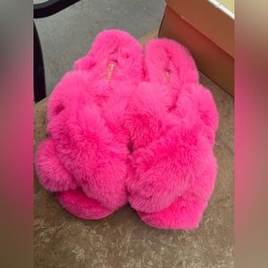 Michael Michael kors fluffy pink slippers